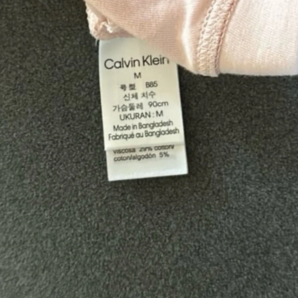 NWT Calvin Klein pink Sports Bra - Picture 4 of 4